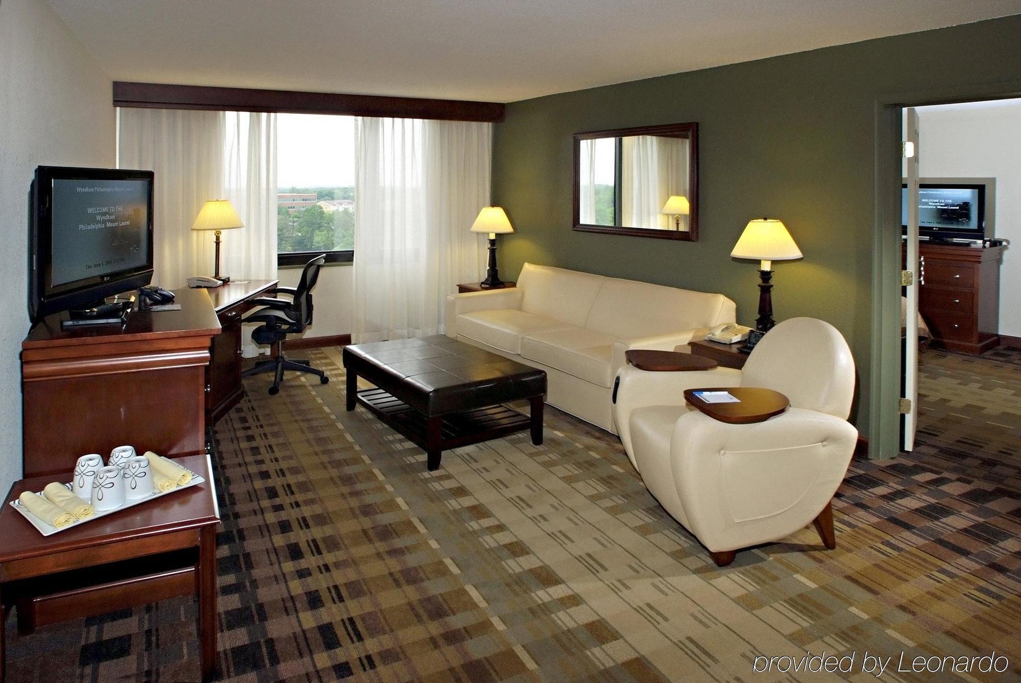 Clarion Hotel & Suites ماونت لوريل الغرفة الصورة